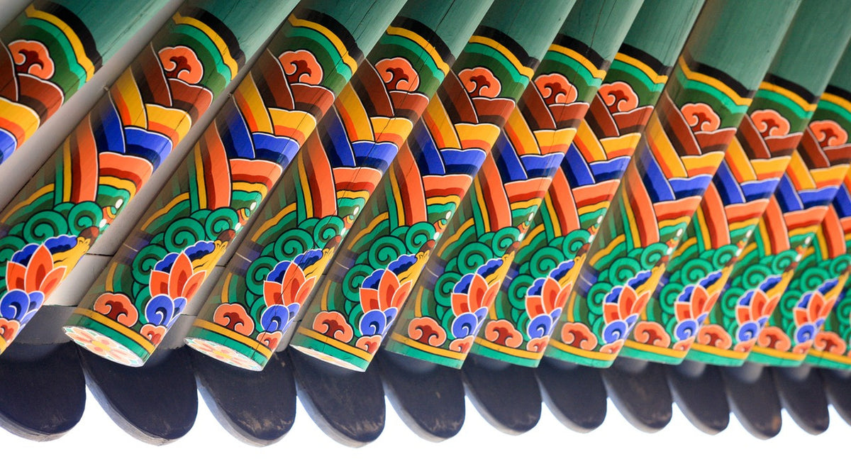 Dancheong (Korean art of painting buildings) – colors coexist to create magnificent splendor