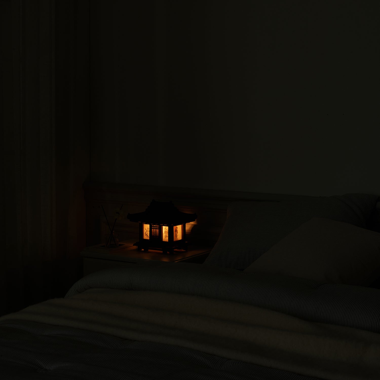 Carved Wood Bedside Lamp - Korean Hanok Miniature Bedroom Table Light