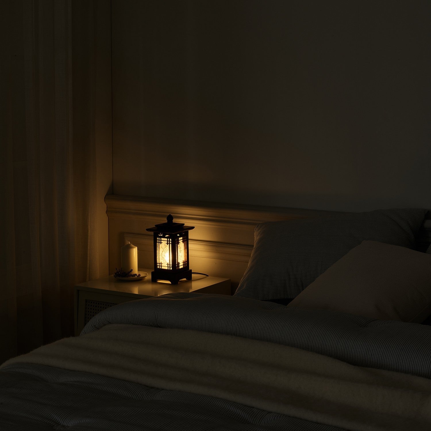 Carved Wood Art Lamp Lantern Brown Asian Bedside Bedroom Table Light Home Accent