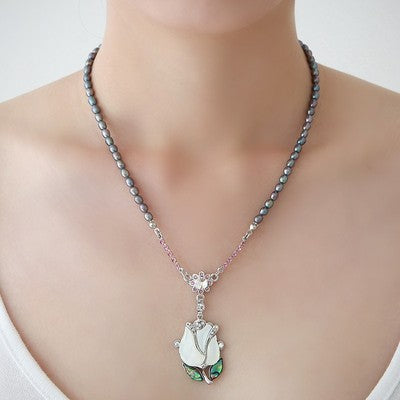 Mother of Pearl White Tulip Flower Natural Black Pearl Chain Pendant Necklace